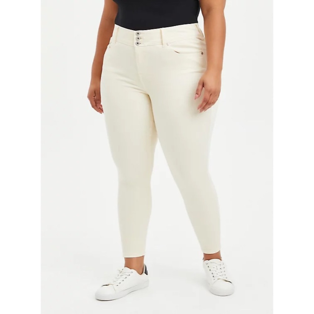 Torrid Plus Size Cream Ivory Skinny Jegging Jeans